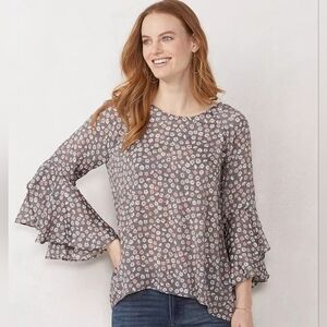 🍁 3/$15 LC Lauren Conrad Floral Ruffle Bell Sleeve Top Medium
